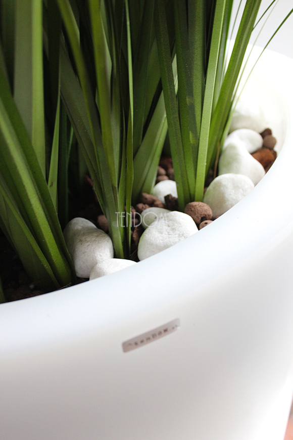 kompozycja w podświetlanej donicy z trawami Simple Grass, wys. 190cm