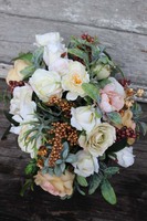 kompozycja kwiatowa w stylowym naczyniu Złota Dekoracja, wys.30cm