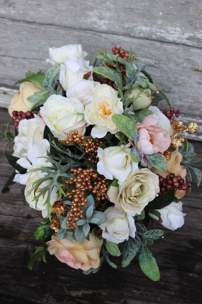 kompozycja kwiatowa w stylowym naczyniu Złota Dekoracja, wys.30cm