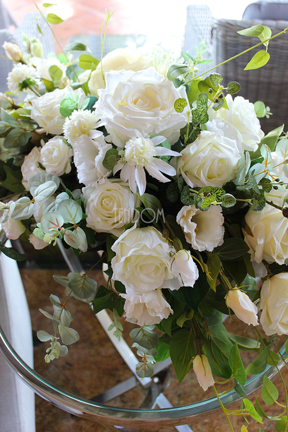 kompozycja kwiatowa / bukiet Creamosa na stół, wys.42cm