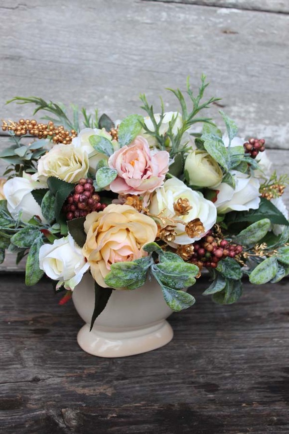 kompozycja kwiatowa w stylowym naczyniu Złota Dekoracja, wys.30cm