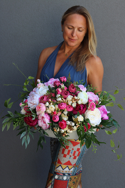 Palestra, kompozycja jednostronna z peoniami, dł.67cm