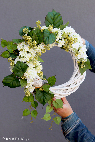 wianek z białego bzu