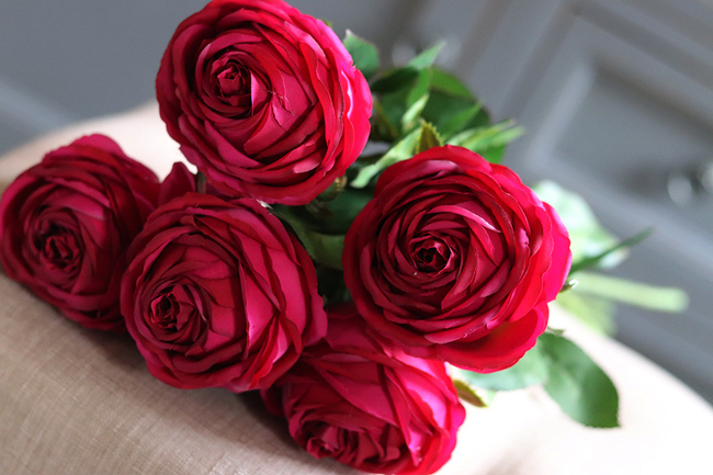 bukiet 5-ciu sztucznych karminowych róż, Elegance, dł.64cm