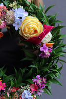 Egzotyczna Wielkanoc, bajecznie kolorowy wianek śr. 35/45cm z liścmi