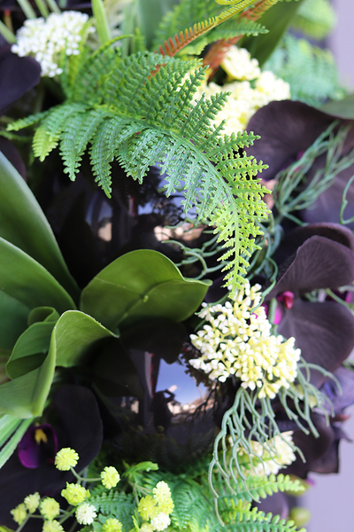 kompozycja kwiatowa Dekoria Black w podłużnym naczyniu - łódce dł.60cm