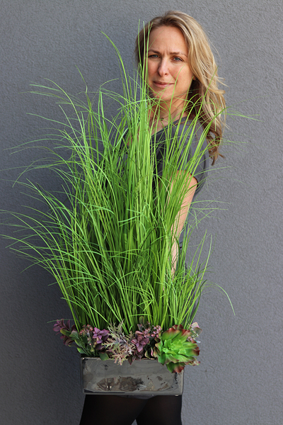 Henalia, sztuczna trawa z sukulentami w prostokątnej donicy, wys.82cm