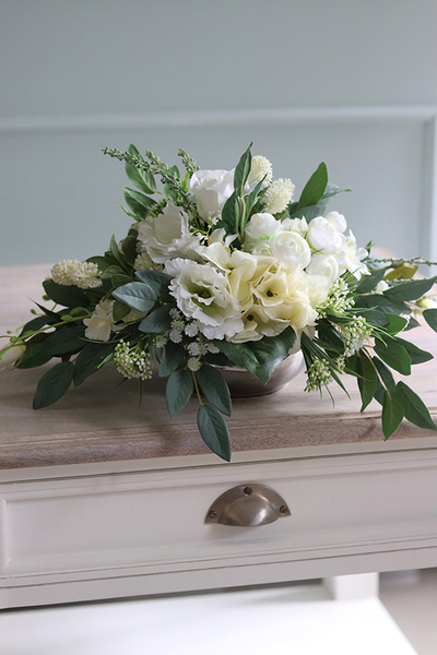 bogata kompozycja kwiatowa w srebrnym naczyniu, Symena Infinity, wym.18x27cm 