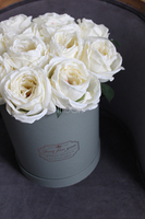 kompozycja kwiatowa / bukiet Flowerbox szary + biel XL, wys.35cm