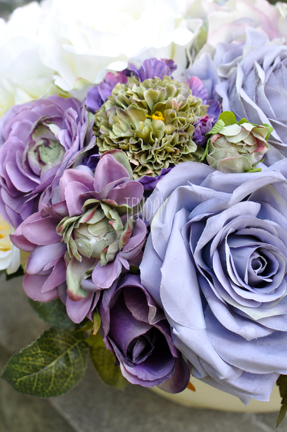 kompozycja Violet w kremowej donicy łódce 50x34, wys.32cm