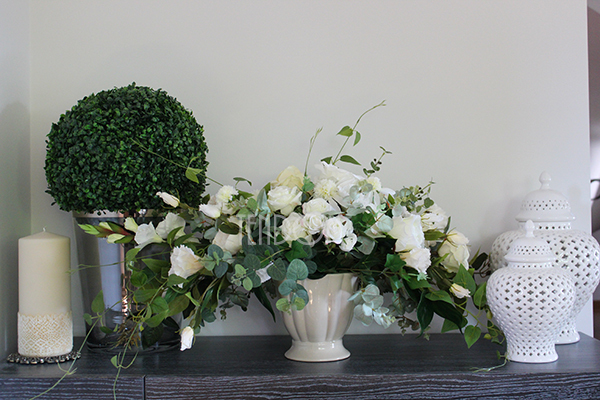 kompozycja kwiatowa / bukiet Creamosa na stół, wys.42cm