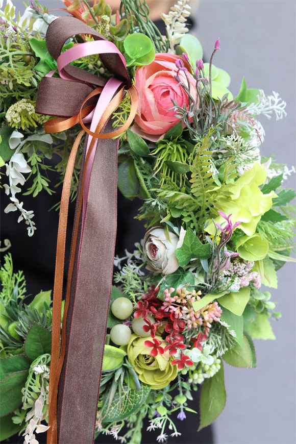 Gardenia 2, bogaty wianek ze wstążką, śr. 37cm