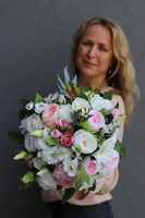 Annanita I, szary welurowy flowerbox z kwiatową dekoracją, wys.33cm