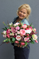 Geruta, kompozycja kwiatowa w srebrnej donicy, wym.42x50cm 