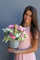 kompozycja kwiatowa w szarym naczyniu, Koliber, wys.36cm 