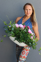 Palestra, kompozycja jednostronna z peoniami, dł.67cm