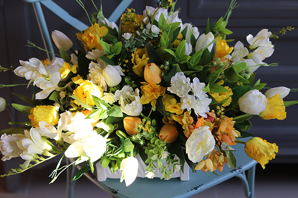 kompozycja wiosenna z tulipanami, Yellow Time, wys.42cm