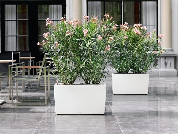 donica na kółkach z nawadnianiem, Cararo, biała, wym.43x75x30cm