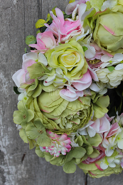 zielono-różowy dekoracyjny wianek na drzwi Polana, śr.32cm