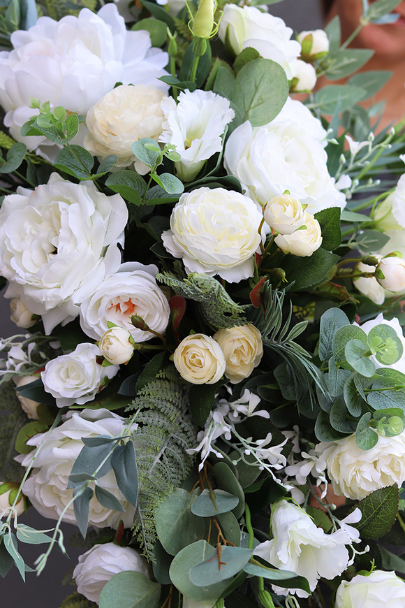 Eleonora White, elegancka kompozycja kwiatowa na komodę, wym.30x35x100cm