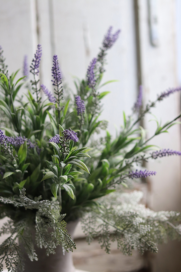 Lawendowe Wzgórza, kompozycja w cementowym pucharze Grigio, wym.50cm