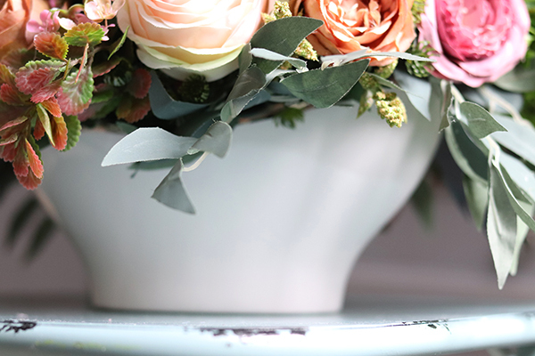 Korona Kwiatów, bogata kompozycja z liliami, wym.37x64cm 