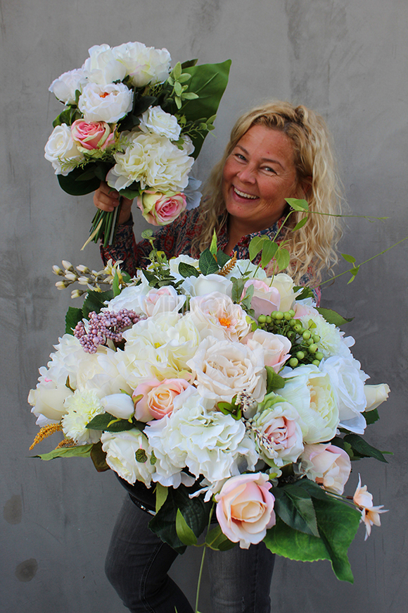 Janina Biel kompozycja kwiatowa nagrobna, wys. 40cm, szer.58cm