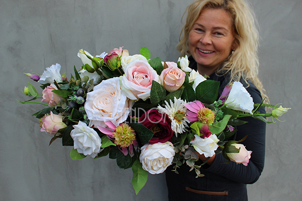 Jolanta Laos, efektowna kwiatowa kompozycja, wym. 55x36x30cm