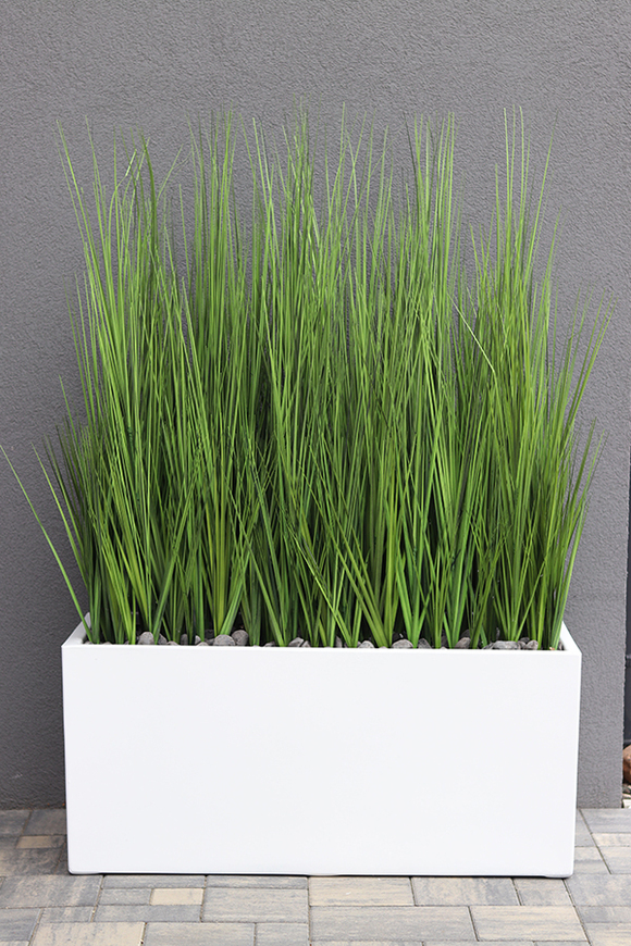 Fiberglass Grande White, sztuczne trawy w eleganckiej donicy, wys. 152cm