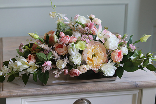 Derina, kompozycja kwiatowa glamour, wym.26x70cm