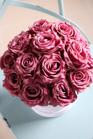 Cedia, bogaty flowerbox z różami, wys.32cm