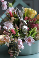 kompozycja wielkanocna w lustrzanym naczyniu, Wiosenny Zając, wym.25x32cm