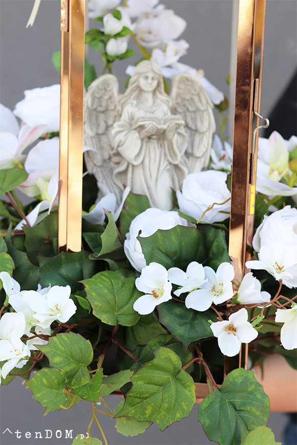 Angelo Garden, kompozycja kwiatowa ze złotym lampionem, wys.55cm  