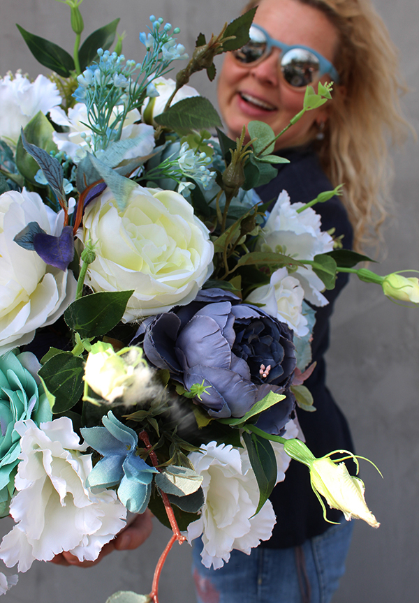 Albina II, kompozycja kwiatowa / bukiet w donicy Cinderella, wys. 54cm