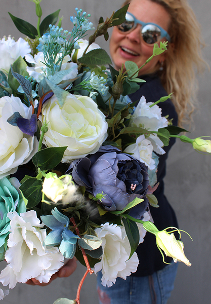 Albina II, kompozycja kwiatowa / bukiet w donicy Cinderella, wys. 54cm