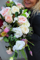 Jolanta Laos, efektowna kwiatowa kompozycja, wym. 55x36x30cm