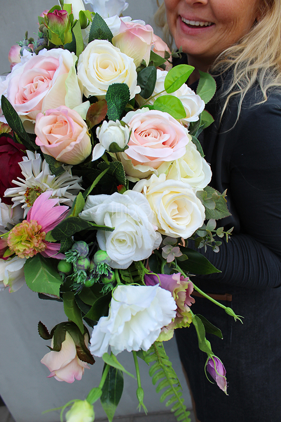 Jolanta Laos, efektowna kwiatowa kompozycja, wym. 55x36x30cm