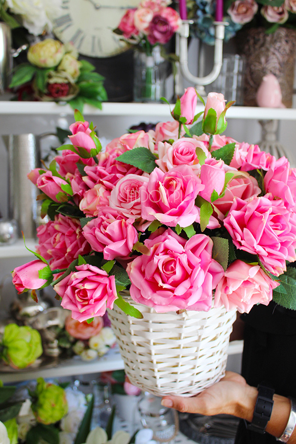 bogaty kosz z różowymi różami Romance wys.40x35x35cm