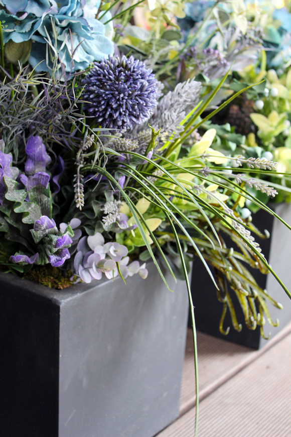 kompozycja Fiolet w sześciennej donicy, wys.60cm