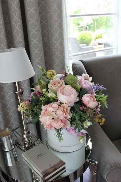 Christine, bukiet Flowerbox / kompozycja wys.44cm