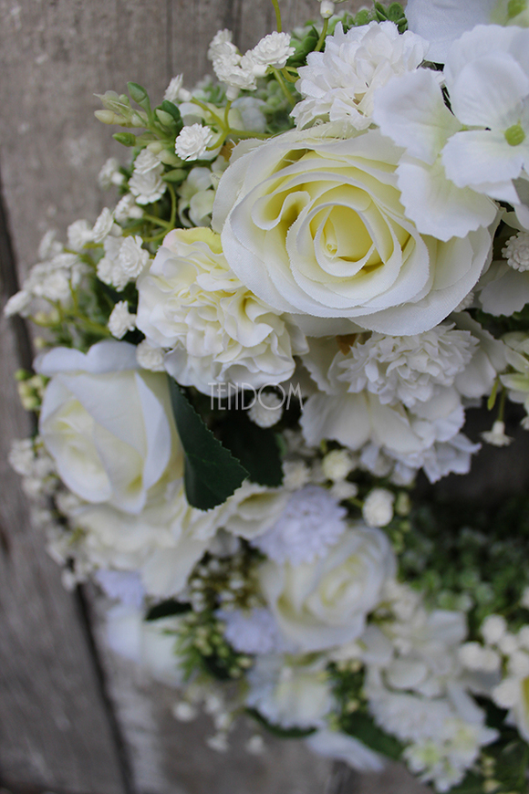 Biały wianek komunijny na drzwi, śr. 42cm