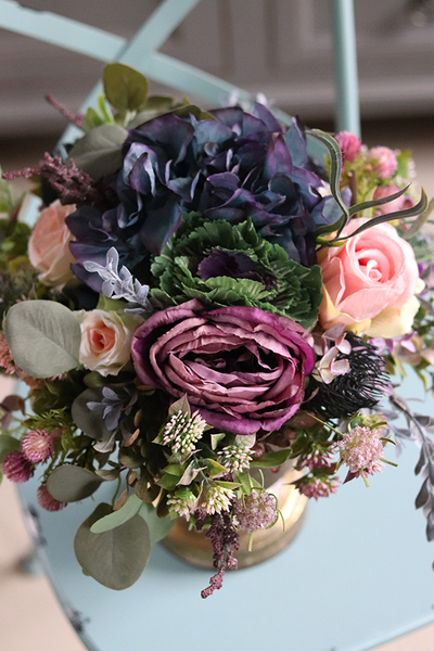 Martha, wypożyczenie kompozycji kwiatowej w złotym pucharze 1 szt., wys.36cm