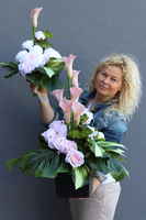 Kallena, różowa kompozycja nagrobna w naczyniu, wys.70cm