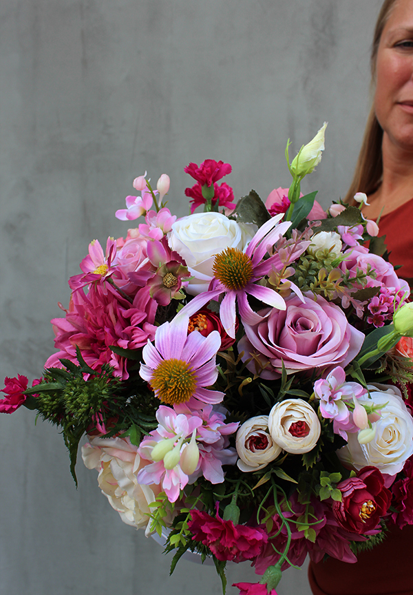 Diora White, ekskluzywny flowerbox, kompozycja kwiatowa, wys.42cm