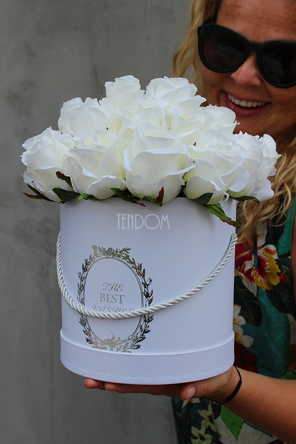 Biały Box, kompozycja kwiatowa / bukiet / Flowerbox, wys.24cm