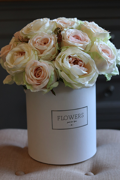wysoki flowerbox pełen róż, Regenno, wys.36cm 