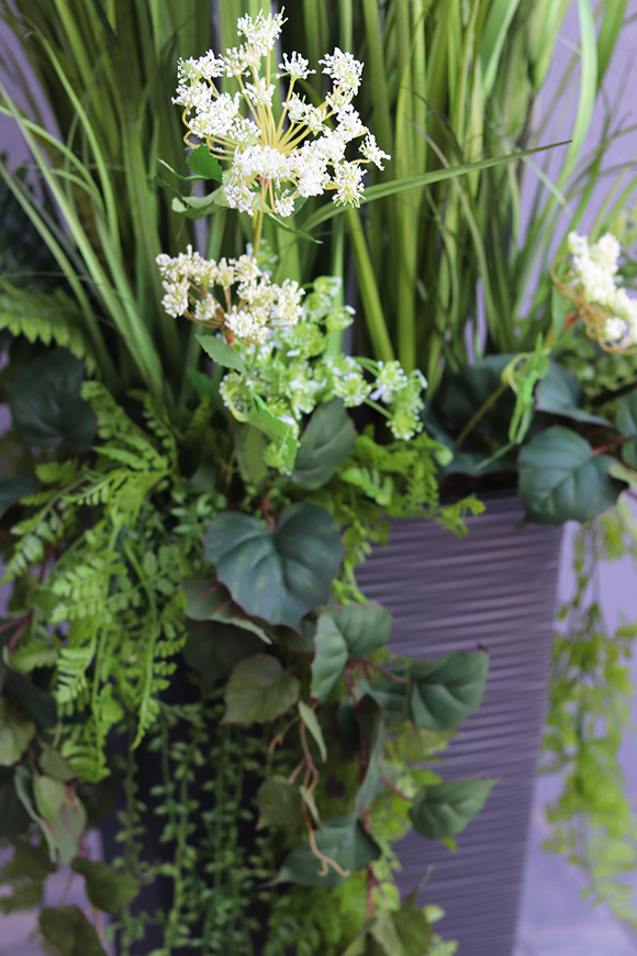 Gertruda Premium Black, trawy w czarnej donicy z dekoracjami, wys.160cm