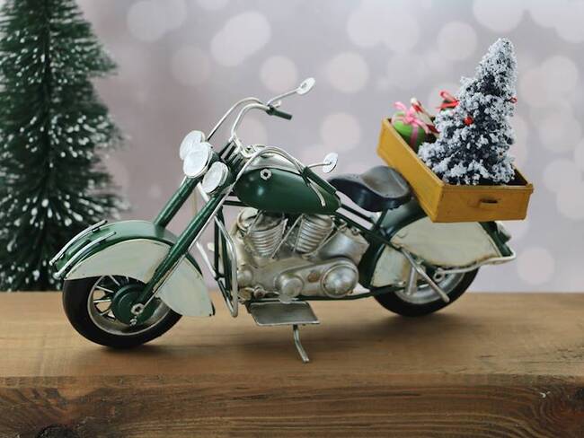 Automobil D, figurka świąteczna, motocykl z choinką, wym.18x25x10cm