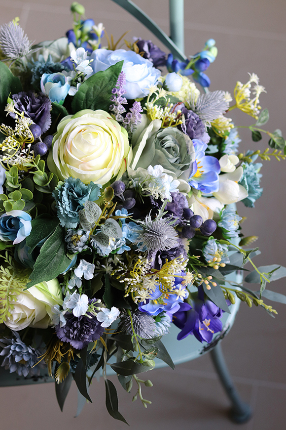 Blulla, wiosenna kompozycja kwiatowa w białej misce, wys.26cm