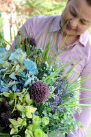 kompozycja Fiolet w sześciennej donicy, wys.60cm